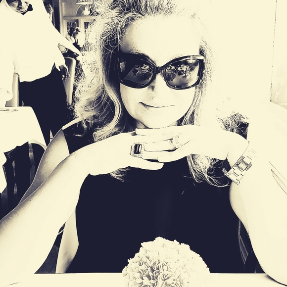 Meet your Posher, Marte - Picture 2 of 8